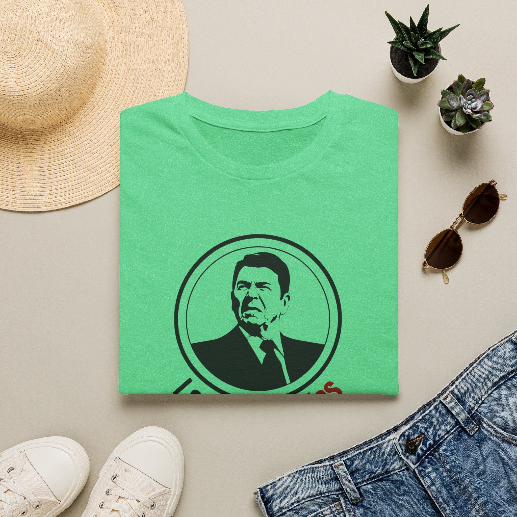 I Smell Commies Patriotic Humor T-Shirt | Funny Anti-Communism Graphic Tee | Vintage Patriotic Gift