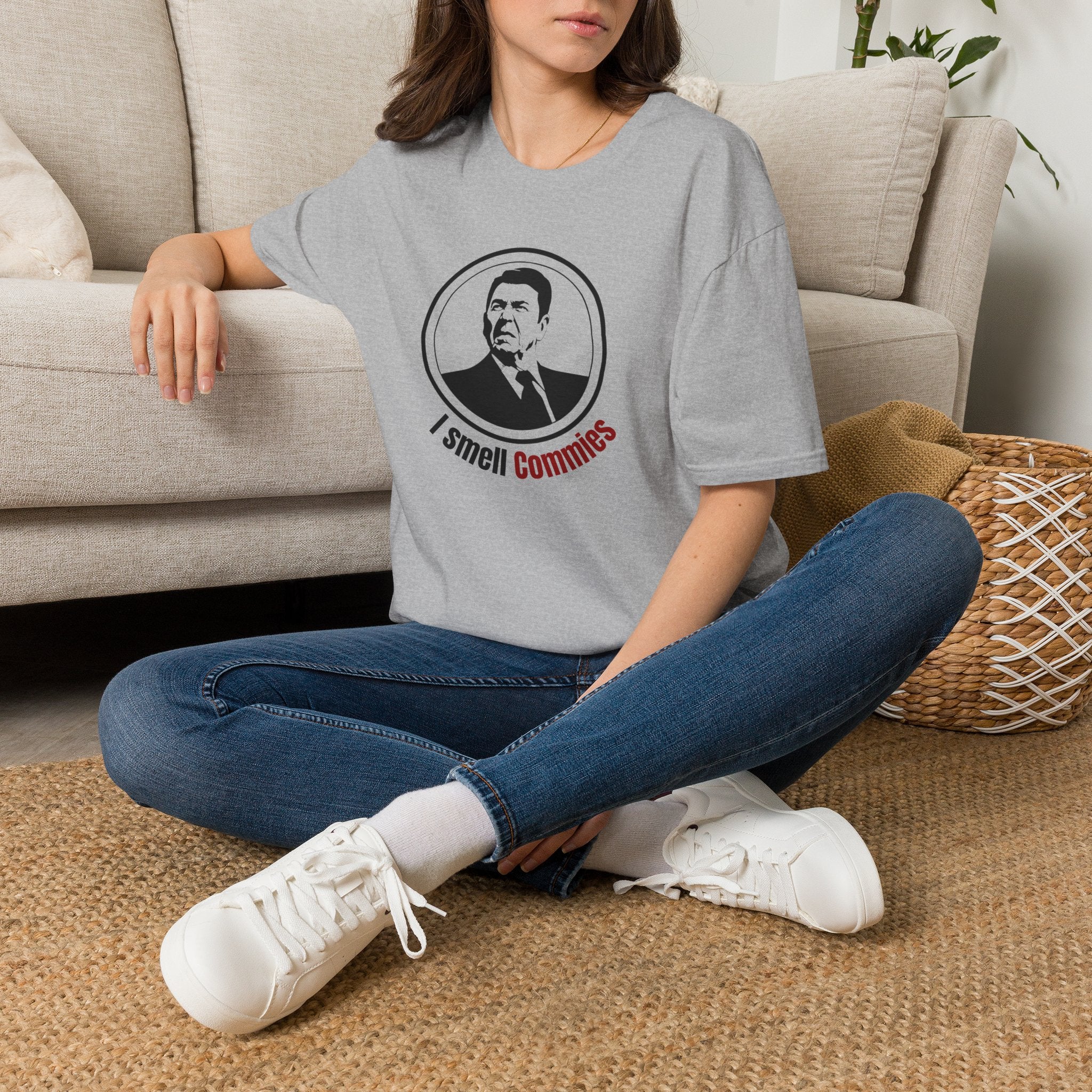 I Smell Commies Patriotic Humor T-Shirt | Funny Anti-Communism Graphic Tee | Vintage Patriotic Gift