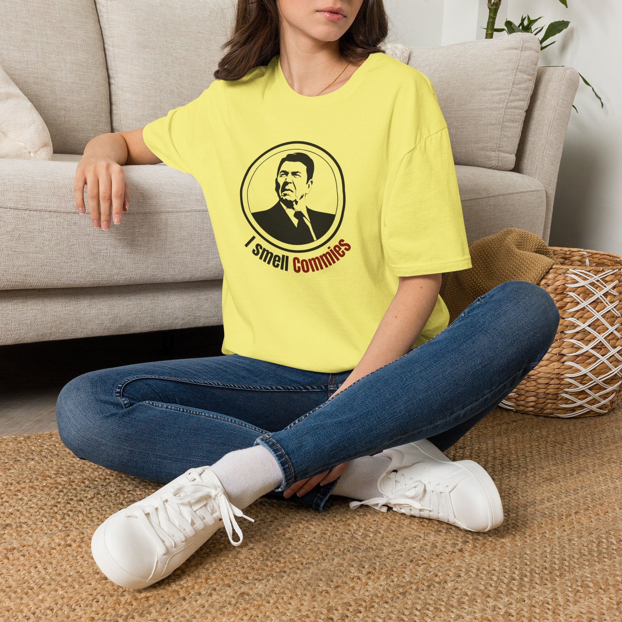 I Smell Commies Patriotic Humor T-Shirt | Funny Anti-Communism Graphic Tee | Vintage Patriotic Gift