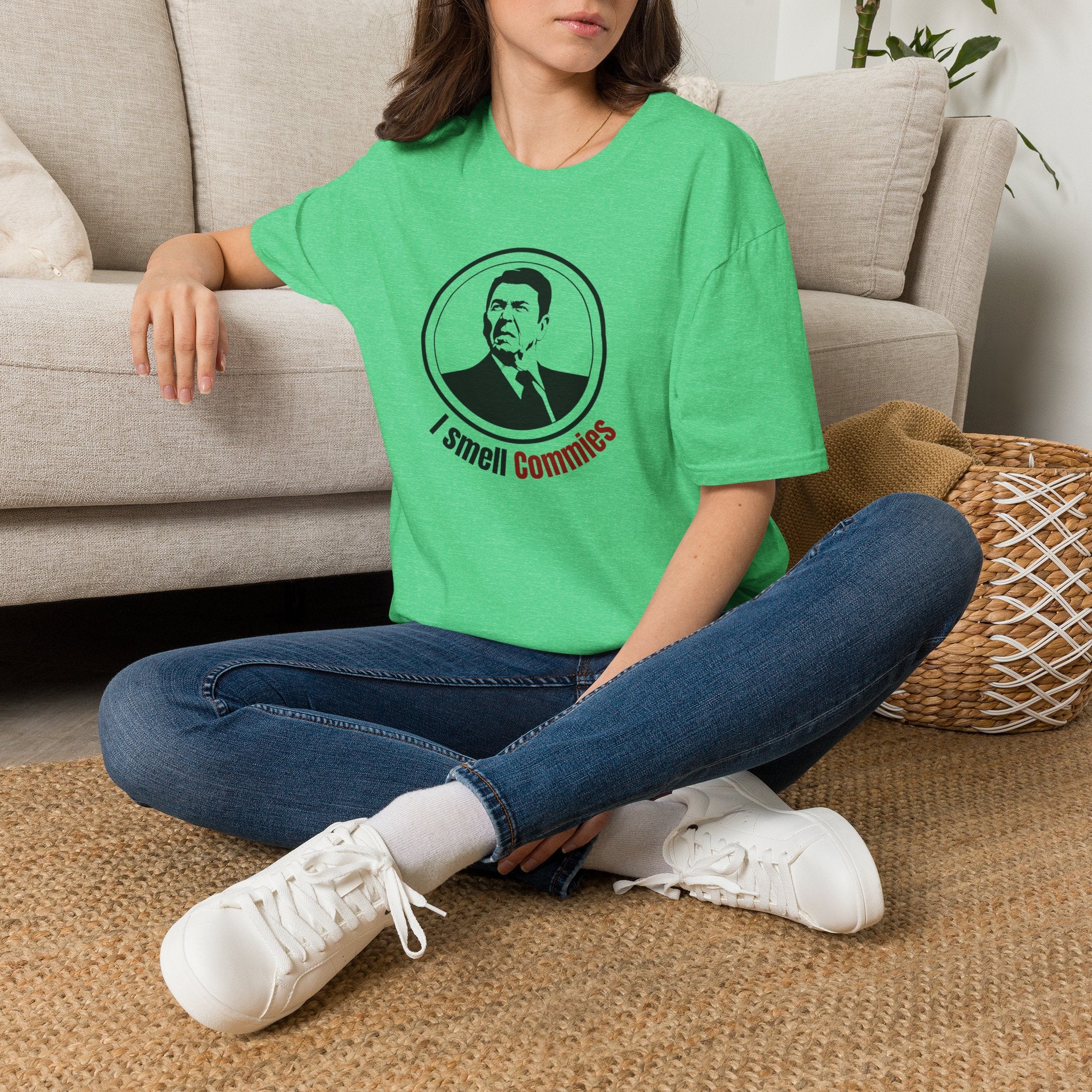 I Smell Commies Patriotic Humor T-Shirt | Funny Anti-Communism Graphic Tee | Vintage Patriotic Gift