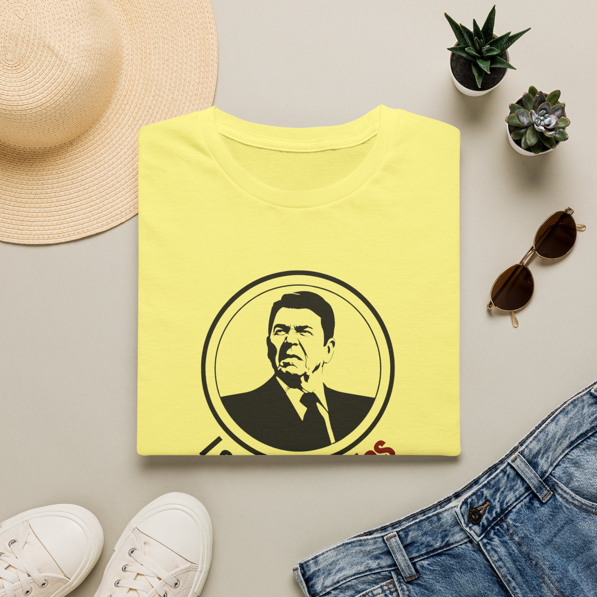 I Smell Commies Patriotic Humor T-Shirt | Funny Anti-Communism Graphic Tee | Vintage Patriotic Gift