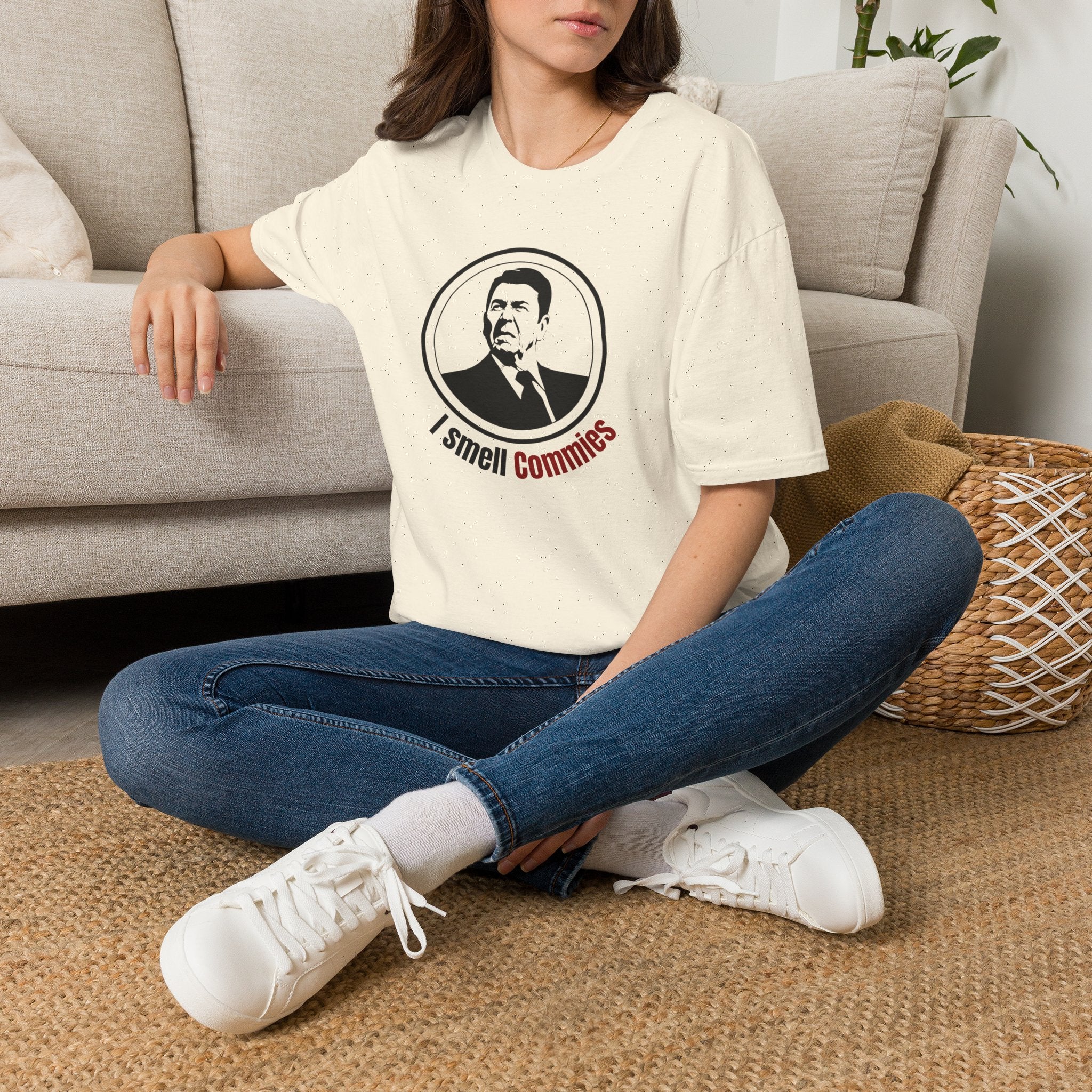 I Smell Commies Patriotic Humor T-Shirt | Funny Anti-Communism Graphic Tee | Vintage Patriotic Gift