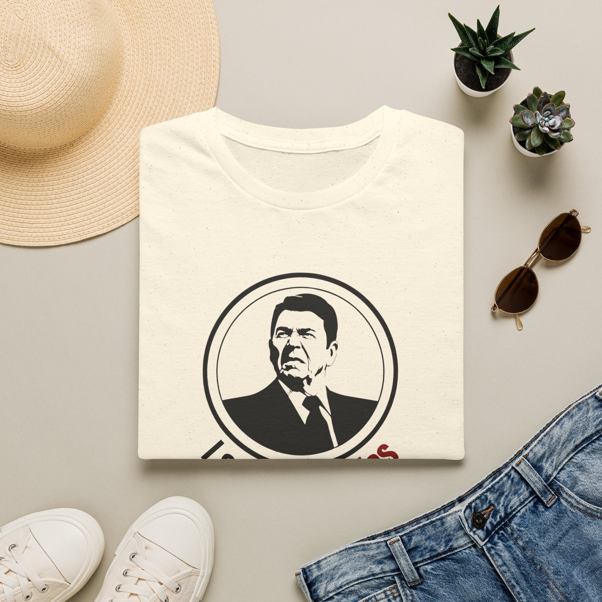 I Smell Commies Patriotic Humor T-Shirt | Funny Anti-Communism Graphic Tee | Vintage Patriotic Gift