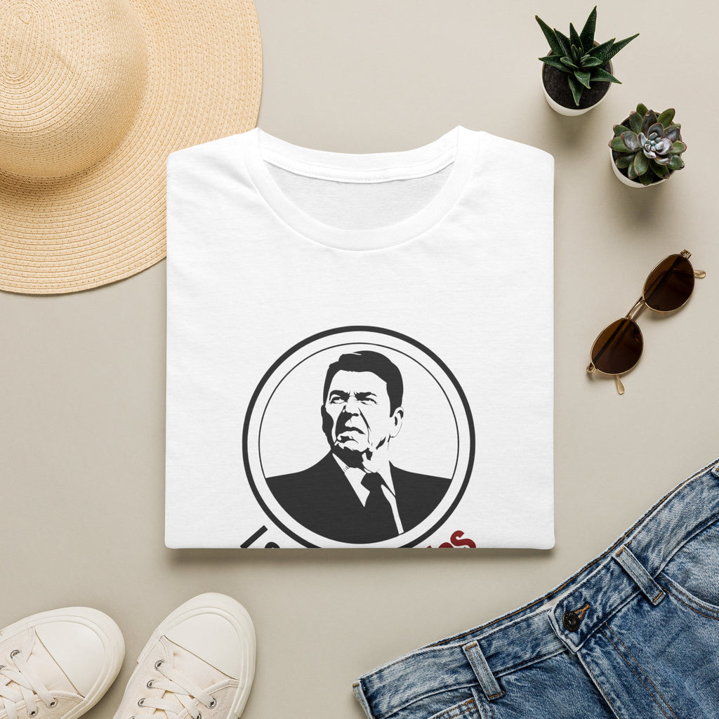 I Smell Commies Patriotic Humor T-Shirt | Funny Anti-Communism Graphic Tee | Vintage Patriotic Gift